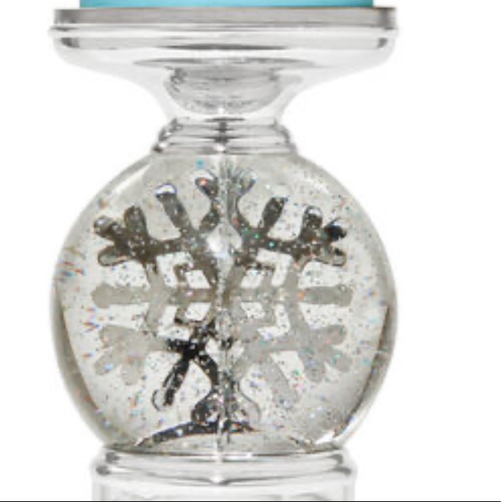 GORGEOUS WATER GLOBE SNOWFLAKE PEDESTAL
3-WickCandle Holder - Picture 4 of 4
